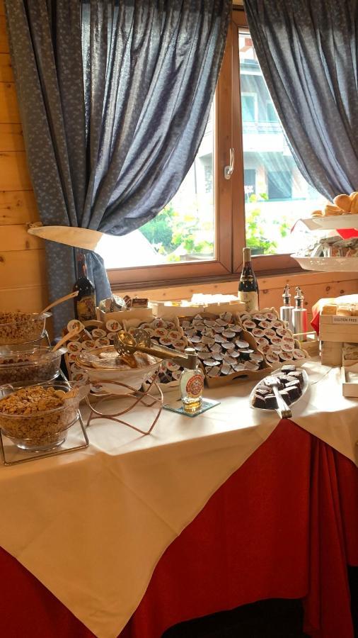 Hotel Arisch Априка Екстериор снимка