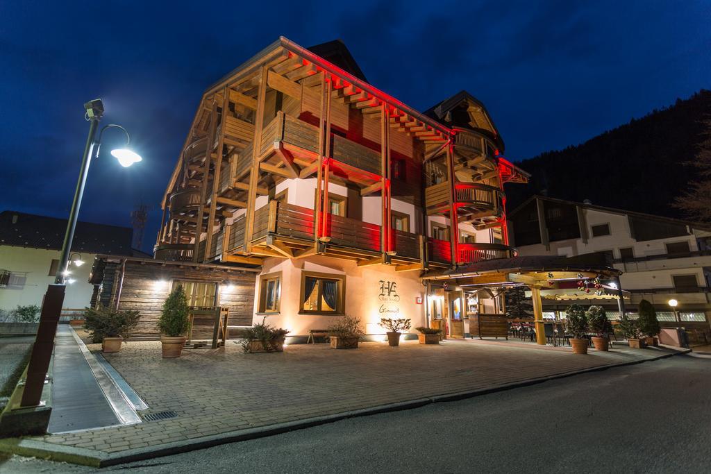 Hotel Arisch Априка Екстериор снимка