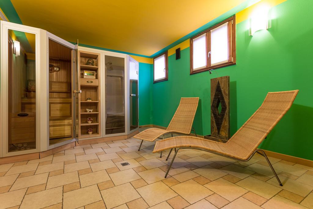Hotel Arisch Априка Екстериор снимка