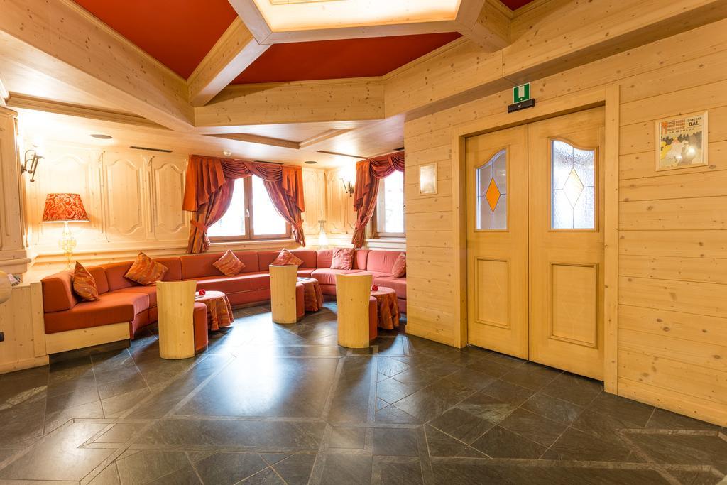 Hotel Arisch Априка Екстериор снимка