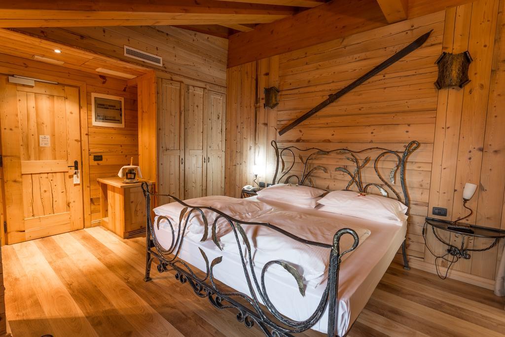 Hotel Arisch Априка Екстериор снимка