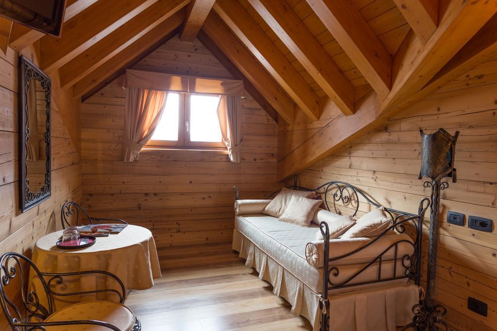 Hotel Arisch Априка Екстериор снимка