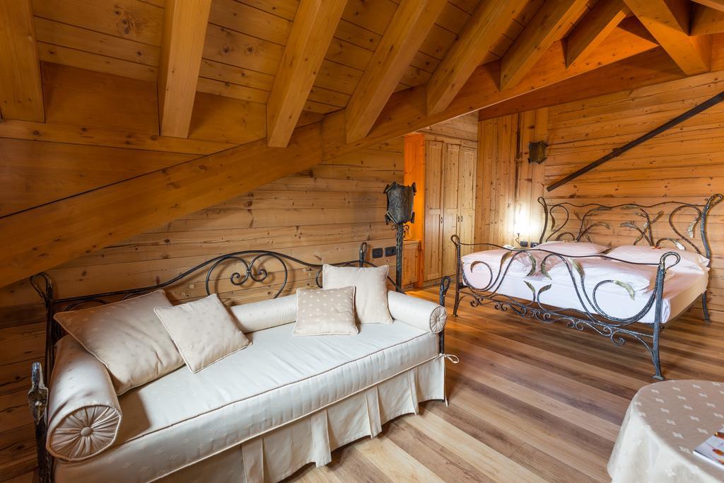 Hotel Arisch Априка Екстериор снимка